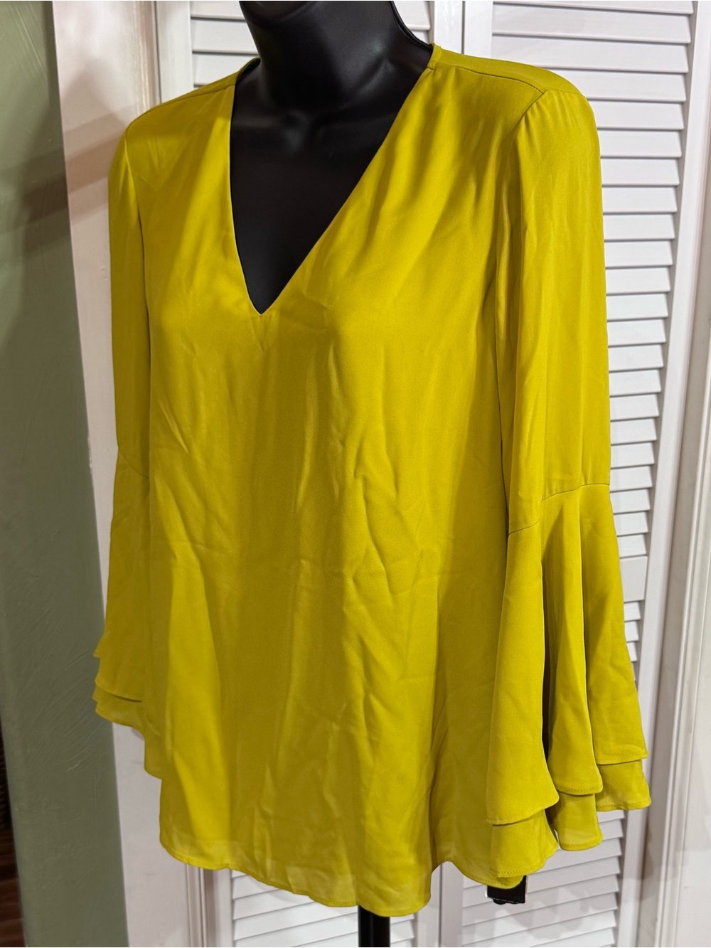 Alfani Olive Greenish-Yellow V-Neck Pullover Layered & Bell Sleeve Blouse Size 4